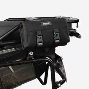 Bolso porta herramientas para moto Marca Rhinowalk Modelo MT103bk Portatil y práctico ya que gracias a sus correas com velcro permite colgarlo en cualquier estructura de la moto, ya sea el manillar, defensas laterales, bases de maleta o alforjas, entre otras Amplio espacio interior con múltiples elásticos para llaves alen, destornilladores, alicates y mucho mas Compartimento con cierre y malla para objetos pequeños Incluye un mosquetón para colgar o asegurar a la moto Medidas plegado: 22cm x 12cm x 1.5cm (largo x ancho x alto sin herramientas) Medidas desplegado: 50 x 22 x 0.5cm Incluye: 1x Bolso porta herramientas 2x Correas con velcro de 2,5cm de ancho x 25cm de largo c/u *No incluye herramientas, sólo se usan con fines demostrativos*